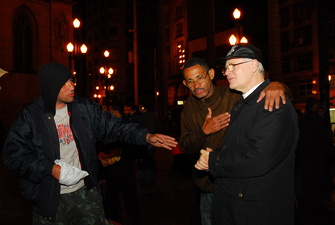 29082007 dom odilo moradores rua foto Luciney Martins02