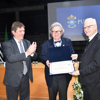 Título de Professor Emérito ao Professor Dr. Luiz Alberto David Araújo