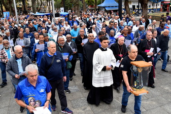 10 jubileu2025 peregrinacao terco homens002