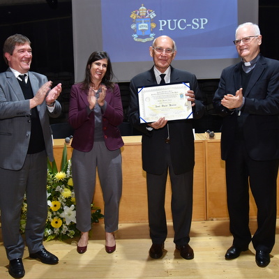 Padre José Oscar Beozzo recebe o título de Doutor Honoris Causa pela PUC-SP