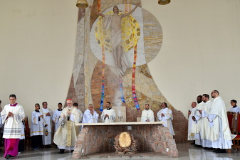 19 paroquia natividade senhor dedicacao altar038