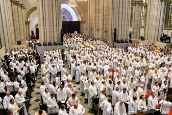 08 semana santa arquidiocesana missa crisma01