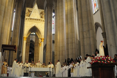 05092009 dom odilo catedral se 55anos dedicacao altar foto Luciney Martins01