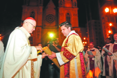 11042009 dom odilo semana santa vigilia pascal foto Luciney Maritins01