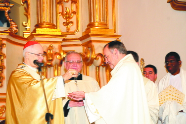 11072009 dom odilo igreja boa morte dedicaçao altar foto Luciney Martins01