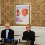 20042011 dom odilo e dom claudio coletiva papa joa paulo_foto Luciney Martins02.jpg