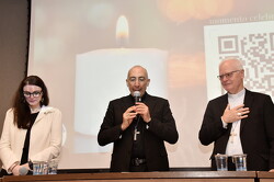 18 cardeal baldassare reina pastoal familiar014