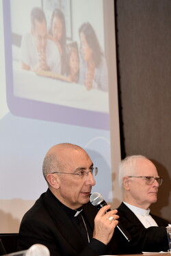 18 cardeal baldassare reina pastoal familiar016